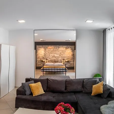 Porta Aurea - One Bedroom Apartment *