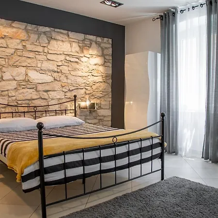 Porta Aurea - One Bedroom * Pula