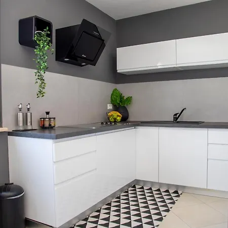 Porta Aurea - One Bedroom Apartment *