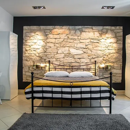 Porta Aurea - One Bedroom Apartment Pula