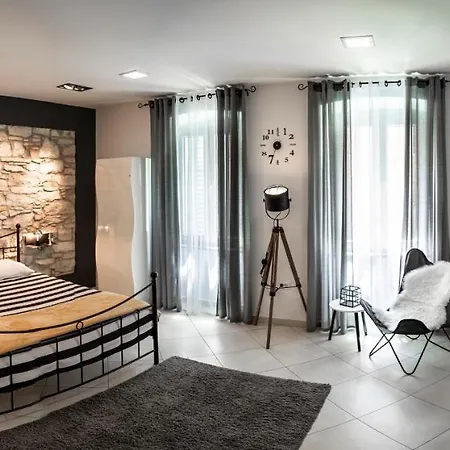 Porta Aurea - One Bedroom Apartment *